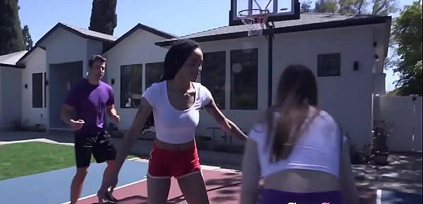 Stepteens get pussies eaten